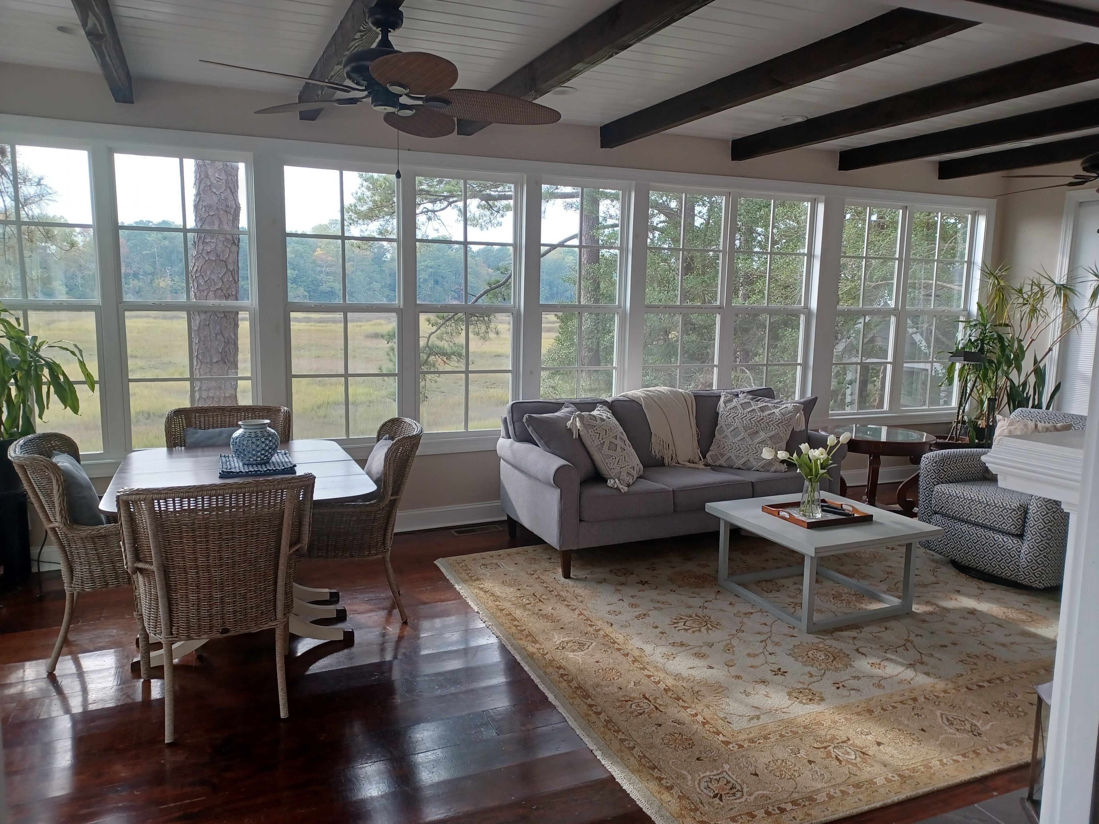 Smart-TV, Kamin, DVD-Player, Stereoanlage