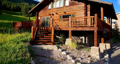 Lovely Log cabin in the heart of Big Sky