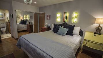 4 soveværelser, skrivebord, lydisolering, strygejern/strygebræt