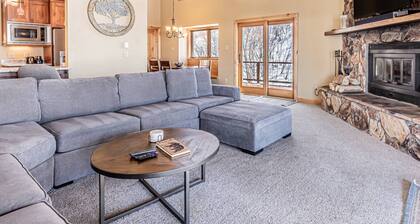 Family & Dog Friendly! Private Hot Tub, Wood Fireplace | Near Free Bus & Base, Garage, W/D in Unit