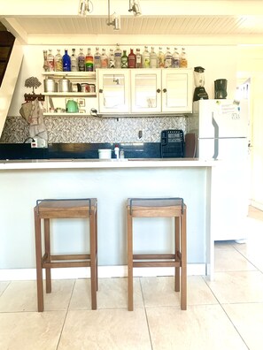 Fridge, microwave, oven, stovetop - Boutique-Apartment Vidabuena Buzios center (buzios)