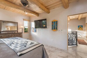 2 bedrooms, iron/ironing board, WiFi, bed sheets - Linda - Walk to The Plaza (Santa Fe)