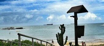 Peracanga / Bacutia Beach Block, Guarapari, 2 Bedrooms, Garage, super fast Wi-Fi