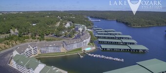 Parkview Bay Walk-in Level Condominium - Overlooks Pool, near Mall, Free Wi-Fi