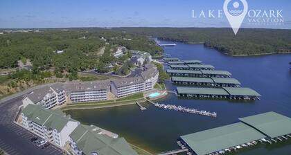 Parkview Bay Walk-in Level Condominium - Overlooks Pool, near Mall, Free Wi-Fi