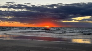 A beach with waves and a sunset. - 2 BR 2 bath -  pool - 3 minute walk to beach! (Corpus Christi)