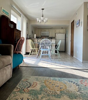 Interior - 2 BR 2 bath -  pool - 3 minute walk to beach! (Corpus Christi)