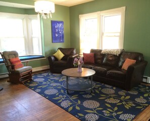 Smart-TV, Bücher, Arbeitsbereiche