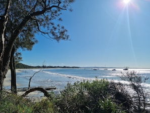 Una playa cerca, toallas de playa
