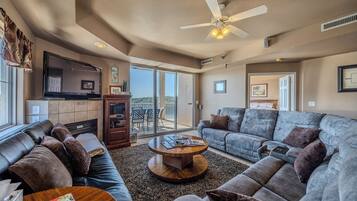 Televisión, reproductor de DVD y estéreo