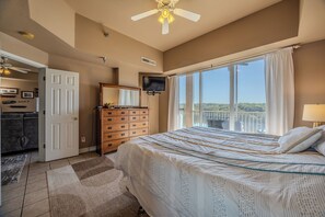 3 bedrooms, iron/ironing board, free WiFi, bed sheets - 9th Floor at the Towers! Amazing Views, Indoor & Outdoor Pools, Free Wi-Fi (Osage Beach)