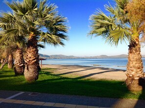 Plage à proximité, chaises longues