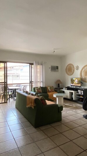 Smart TV, DVD player