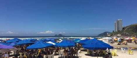 Plage à proximité, chaise longue