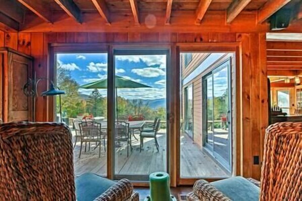 TV, fireplace, stereo