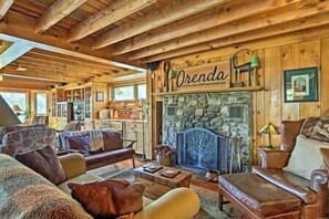 TV, fireplace, stereo
