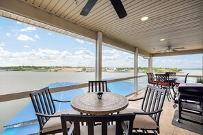 Outdoor dining - Lands' End V.I.P. 3 Suite Condo - Near Outlet Mall - Elevator, Wi-Fi, Water Park (Osage Beach)