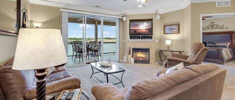 TV, caminetto, lettore DVD