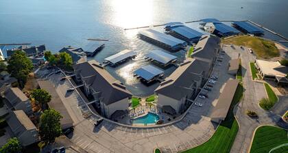 Lands' End V.I.P. 3 Suite Condo - Near Outlet Mall - Elevator, Wi-Fi, Water Park