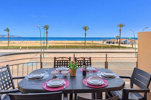 0086-BLAUCEL Appartement avec vue sur mer