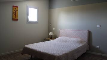 3 soverom, strykejern/-brett, reiseseng for barn og wi-fi (inkludert)