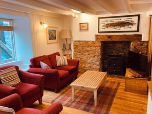 Smart-TV, Kamin, DVD-Player, Bücher