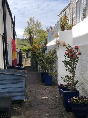 Property grounds - Seaside cottage in heart of picturesque village by the coast path and beaches (Kingsand)