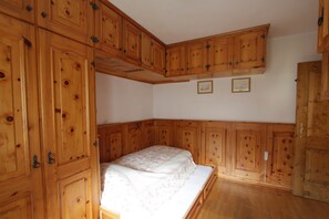 3 quartos, ferros/tábuas de passar roupa, Wi-Fi, roupa de cama
