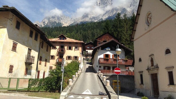 A street with buildings, a no entry sign, and a mountain in the background. - Two steps from Cortina d'Ampezzo (Vodo)