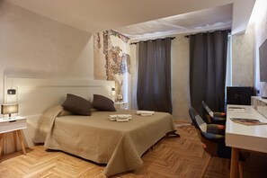 3 Schlafzimmer, Schreibtisch, Bügeleisen/Bügelbrett, Reisekinderbett