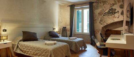 3 bedrooms, desk, iron/ironing board, travel cot