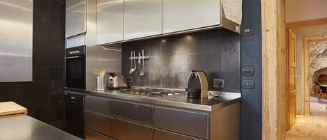 Kühlschrank, Ofen, Herdplatte, Geschirrspüler