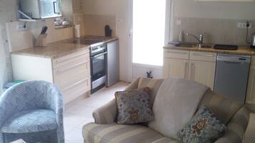 Télévision, lecteur de DVD, vidéothèque