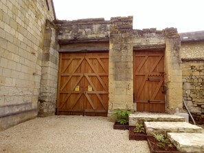 Exterior detail - An enchanting gite for two close to Chinon, Saumur, Fontevraud Abbey (Loudun)