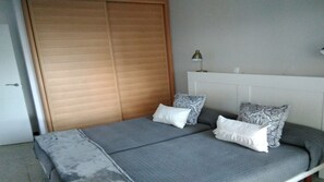 1 bedroom, iron/ironing board, free WiFi, bed sheets - Apartment next to the sea. Swimming pool. Peace and Tranquility. Wifi.  (San Bartolomé de Tirajana)