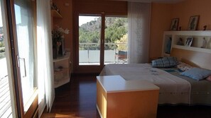 6 slaapkamers, een strijkplank/strijkijzer, gratis wifi, beddengoed