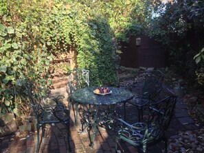 Outdoor dining - Detached 2 Double Bed Cottage, Ticehurst, East Sussex/Kent (Ticehurst)