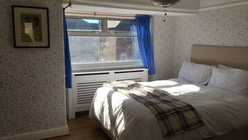 2 bedrooms, iron/ironing board, internet, bed sheets