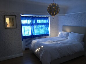 2 bedrooms, iron/ironing board, Internet, bed sheets