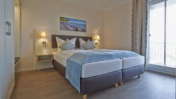 2 soveværelser, pengeskab på værelset, strygejern/strygebræt