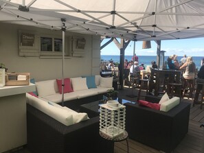 تناول الطعام بالخارج