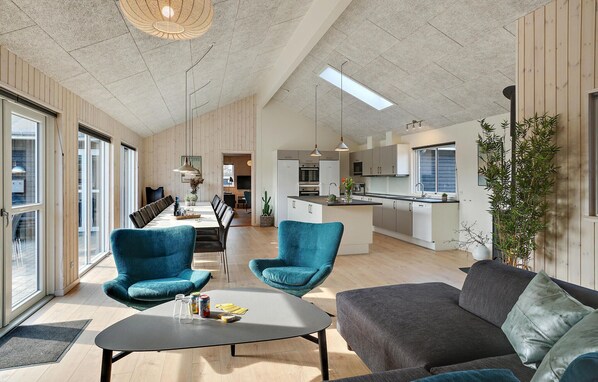 TV, fireplace, video game console, table football - Nice home in ålbæk with kitchen (Ålbæk)