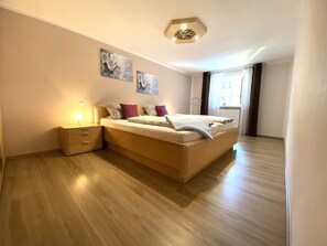 1 غرفة نوم وخزنة داخل الغرفة وواي فاي مجانًا وملاءات أسرّة