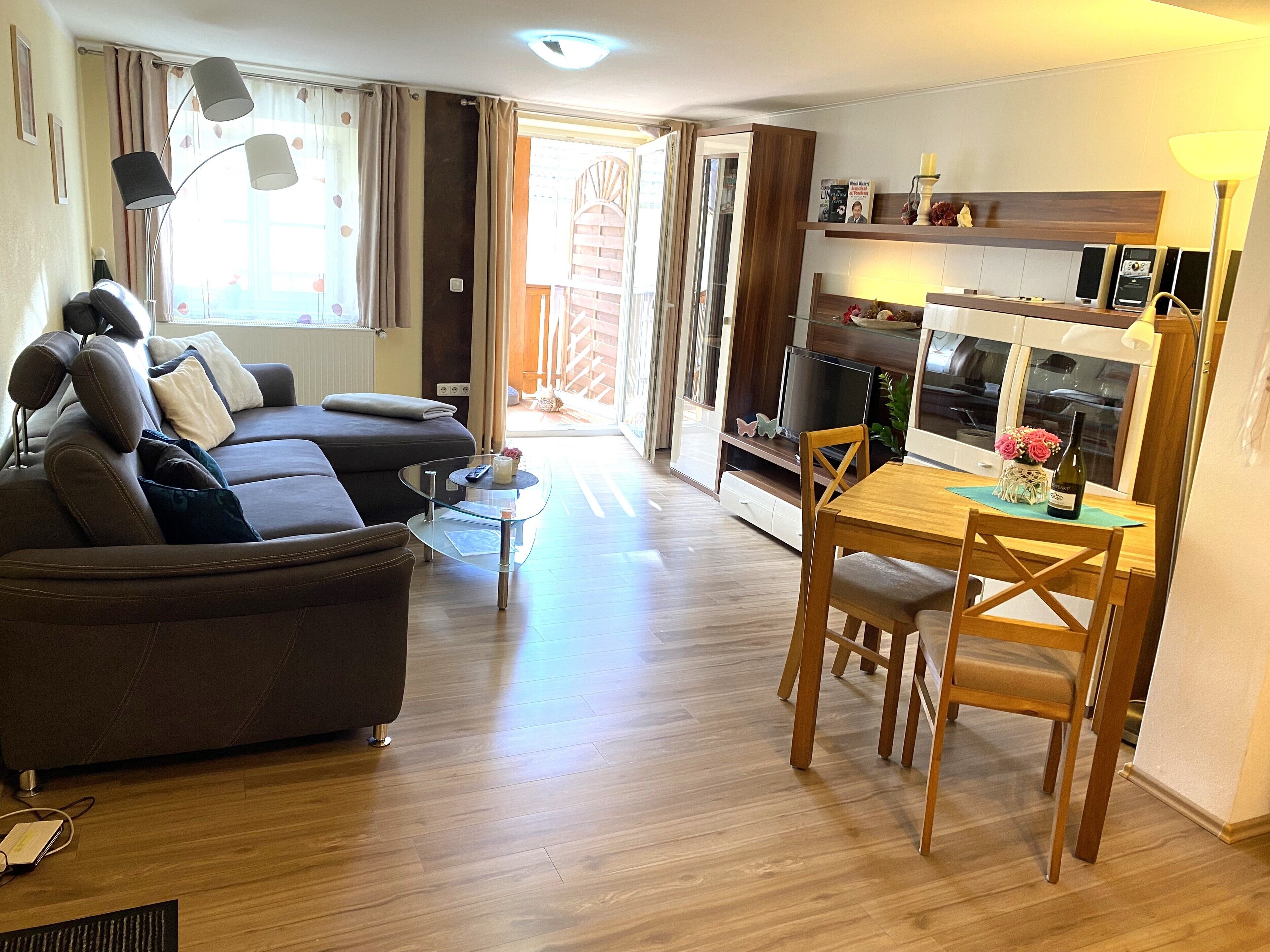 TV, livros, aparelho de som