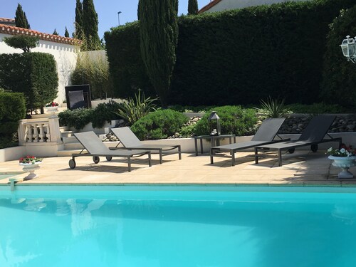 Un écrin de verdure  et de raffinement pour une <br>piscine mythique à Carcassonne