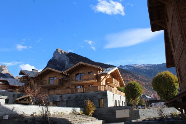 Exterior - 4- to 6-person apartment - ski shuttle at foot (Samoëns)