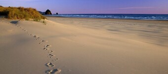 Spacious Cozy Family Home by the D-Day Beaches