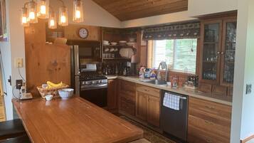 KĂŒhlschrank, Mikrowelle, Ofen, Herdplatte