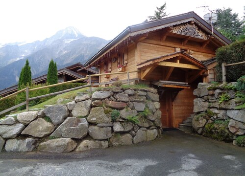 Chalet Sauna Chamonix Mont Blanc Prarion gondola access ski-in ski-out (5min)