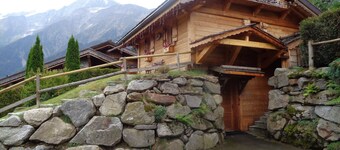 Chalet Sauna Chamonix Mont Blanc Prarion gondola access ski-in ski-out (5min)